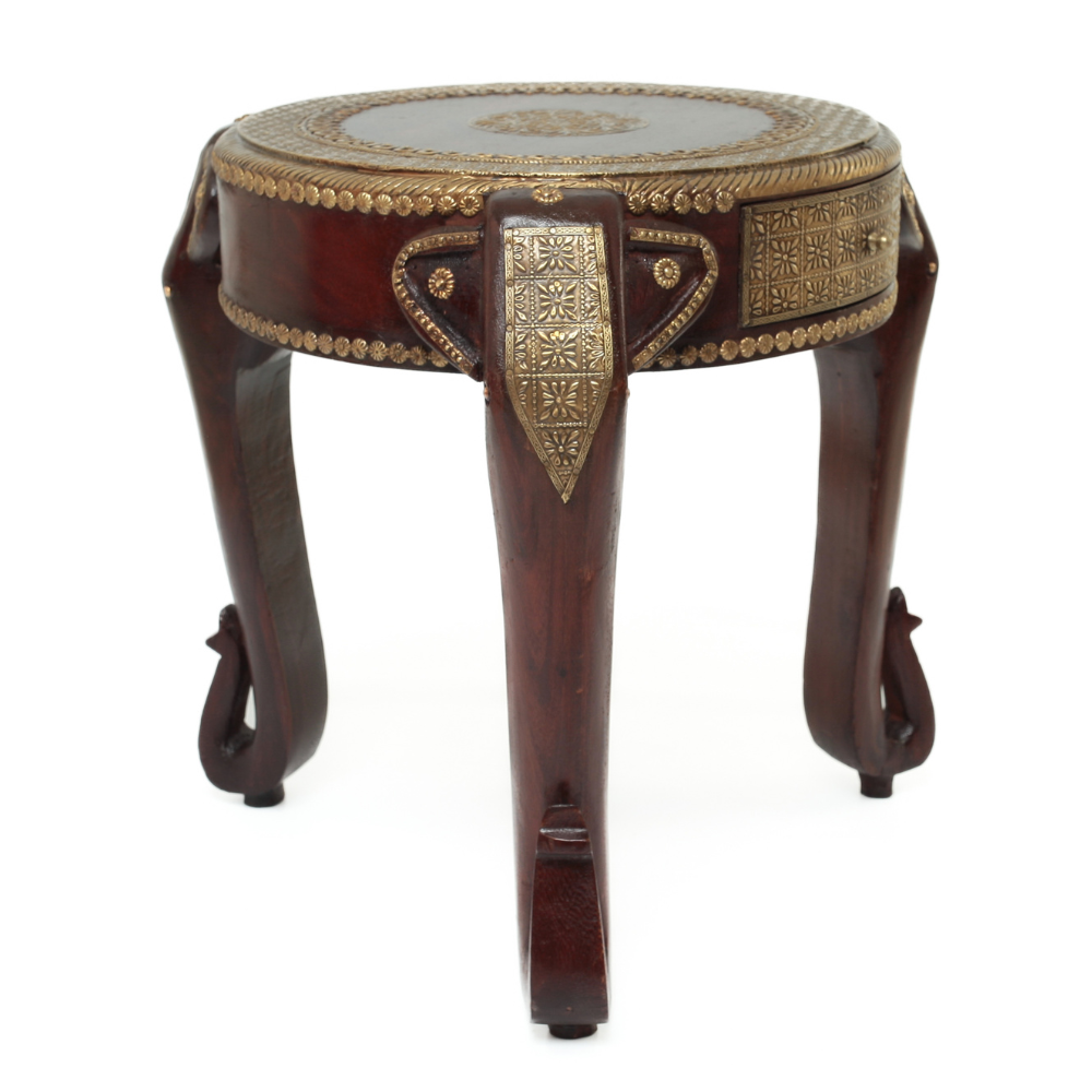 Gaveteiro Indiano Artesanal – Madeira Esculpida com Detalhes em Metal Dourado - Imagem 4