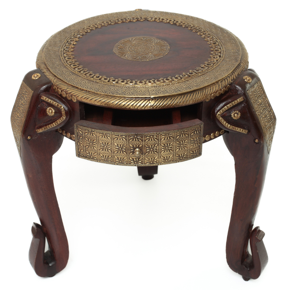 Gaveteiro Indiano Artesanal – Madeira Esculpida com Detalhes em Metal Dourado - Imagem 2