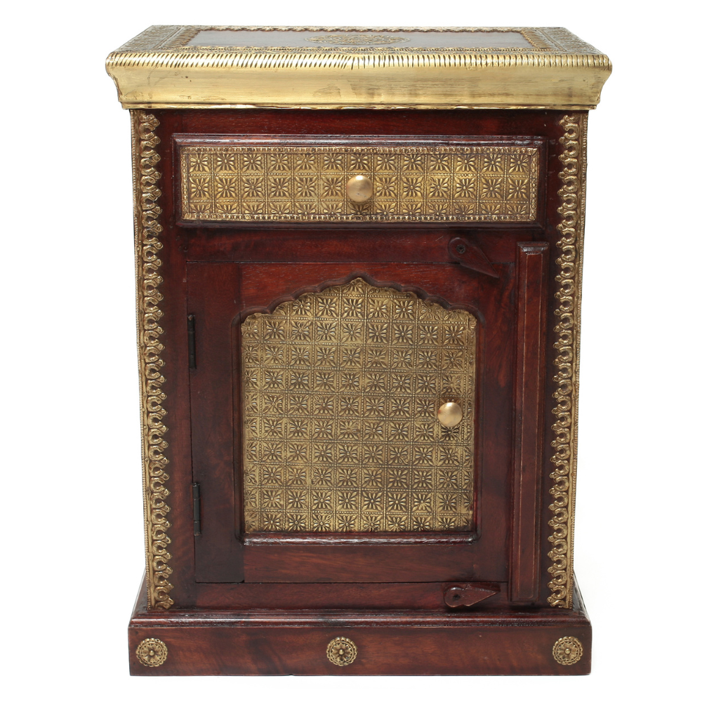 Gaveteiro Indiano em Madeira com Apliques em Latão – Design Artesanal e Nobre