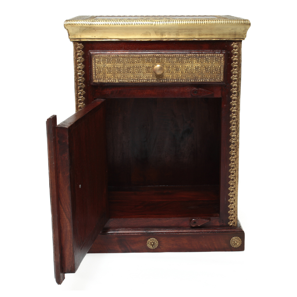 Gaveteiro Indiano em Madeira com Apliques em Latão – Design Artesanal e Nobre - Imagem 2