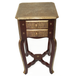 Gaveteiro Alto Indiano em Madeira com Latão – Elegância Artesanal com 2 Gavetas